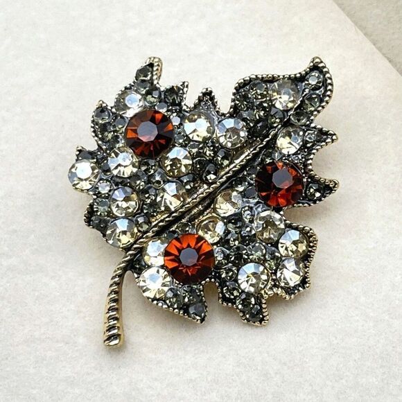 Yellow Gold with Topaz and Gray Crystal Single Maple Leaf Pin Back Brooch - Picture 3 of 9